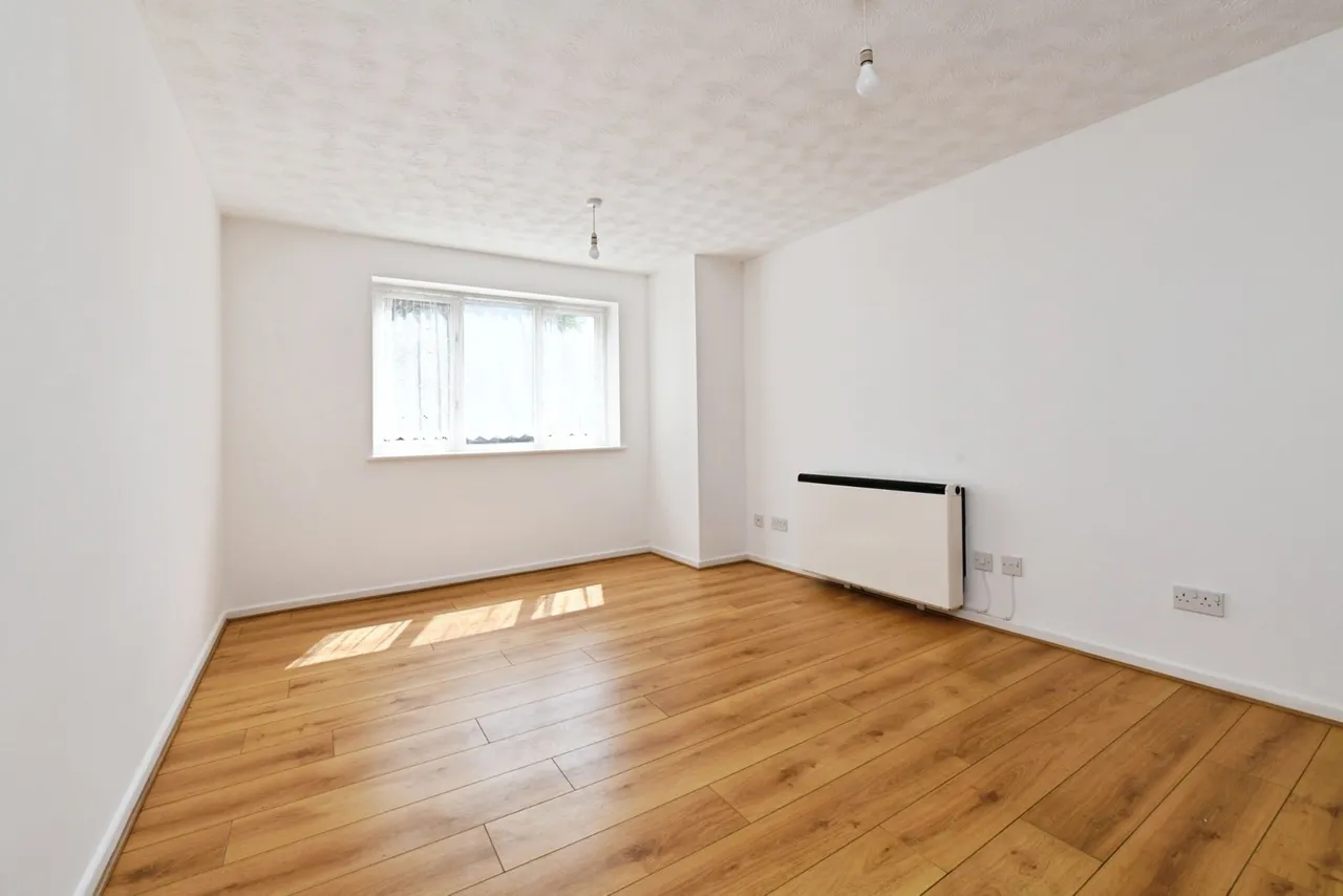 Lancaster Drive, Langdon Hills, Basildon, Essex, SS16, photo 4