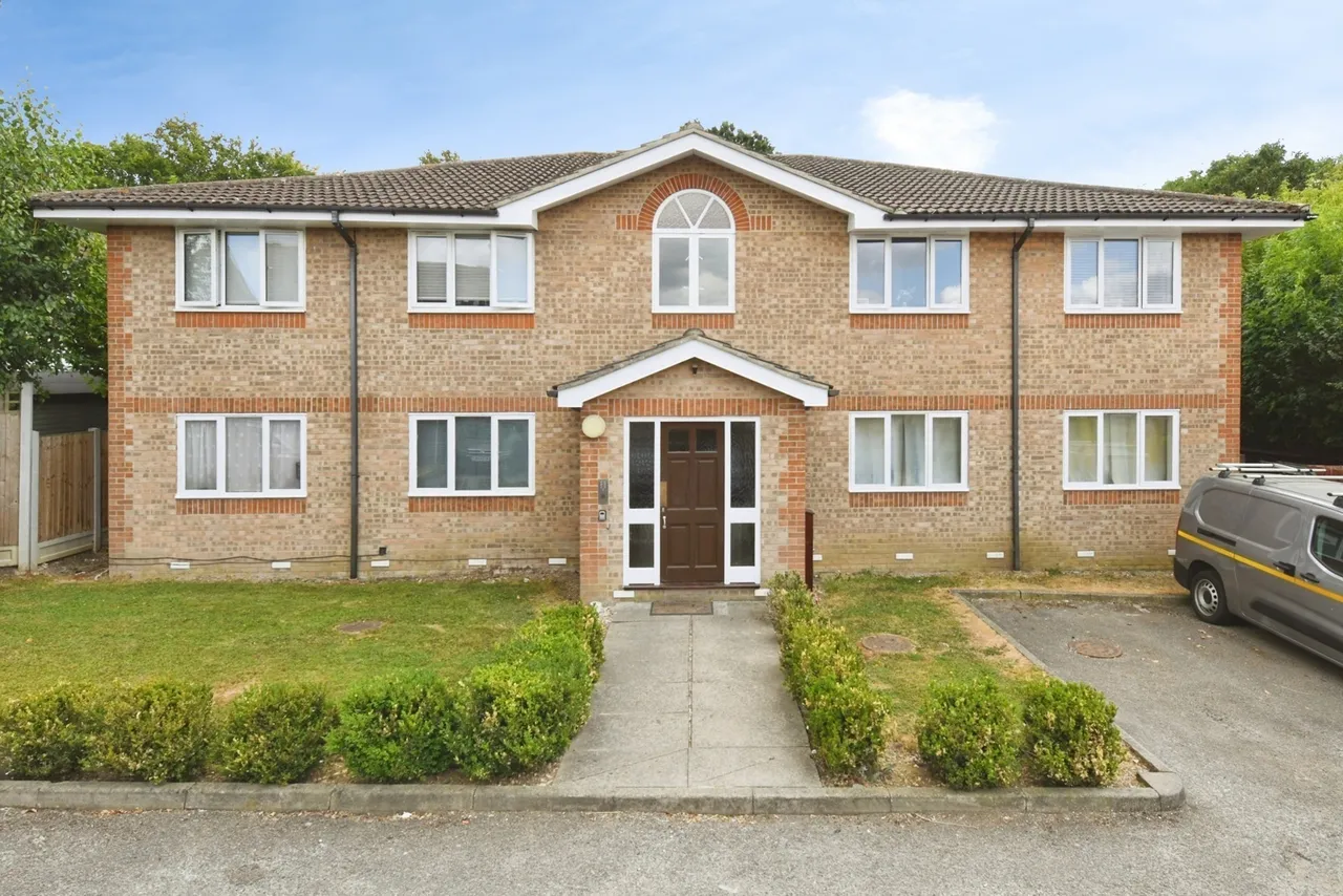 2 bed flat for sale — Lancaster Drive, Langdon Hills, Basildon, Essex, SS16