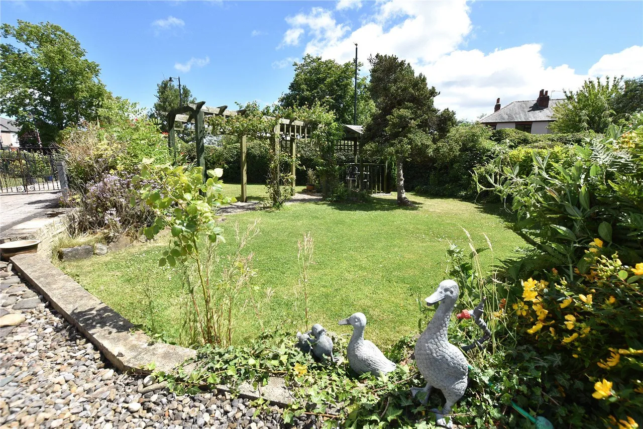 Leeds Road, Scholes, LS15, photo 17
