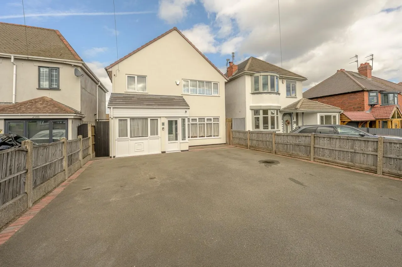 3 bed house for sale — The Broadway, Dudley