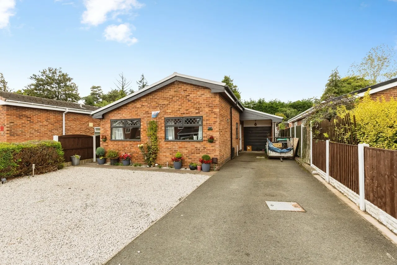 2 bed house for sale, Fairway Gardens, Gwersyllt, LL11