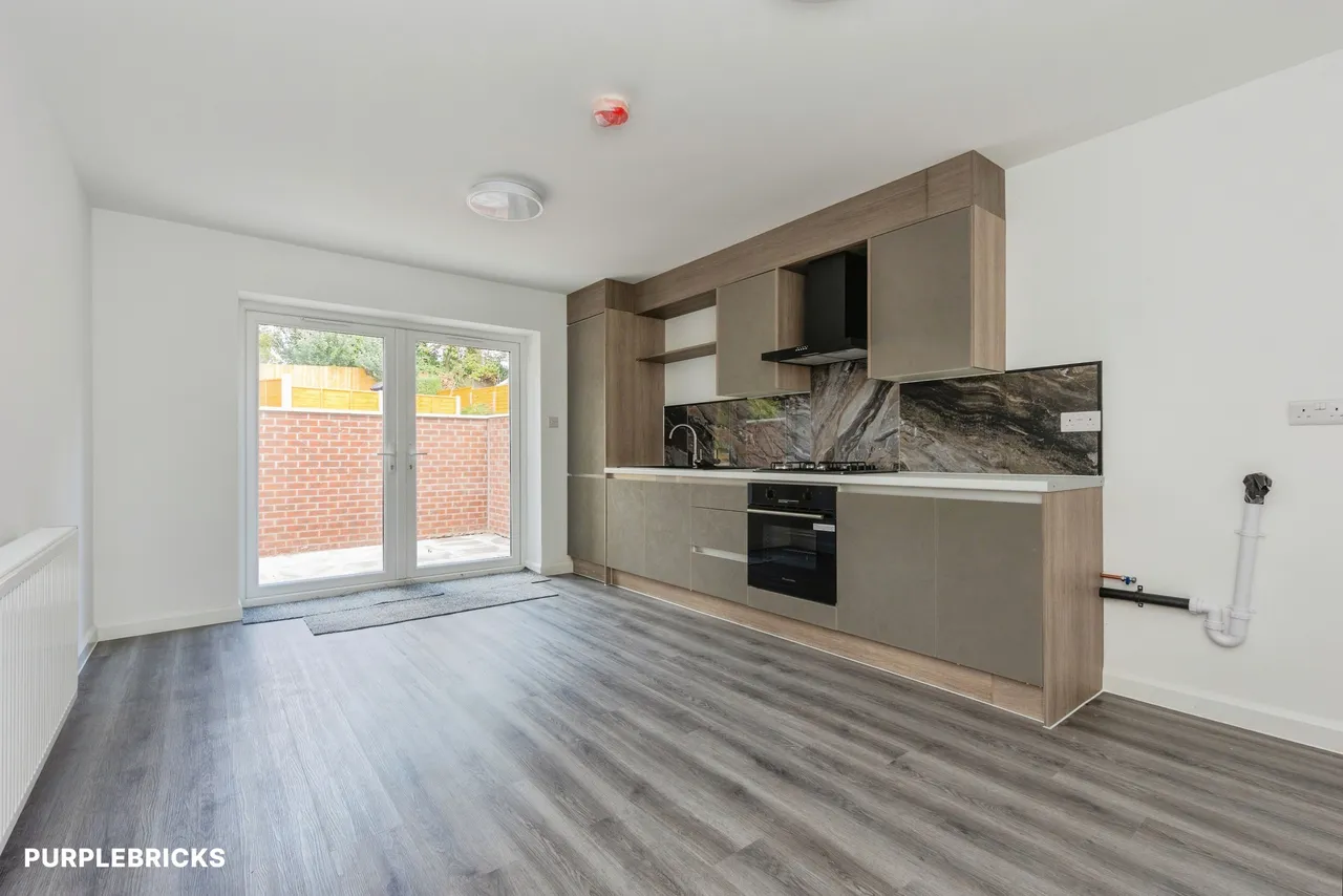 Hempshaw Lane, Stockport, SK1, photo 3