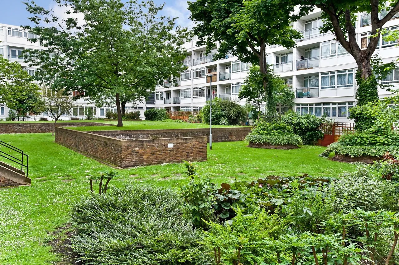 Churchill Gardens, London, SW1V, photo 7