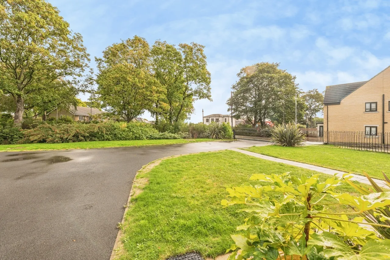 Kensington Way, Gomersal, BD19, photo 6