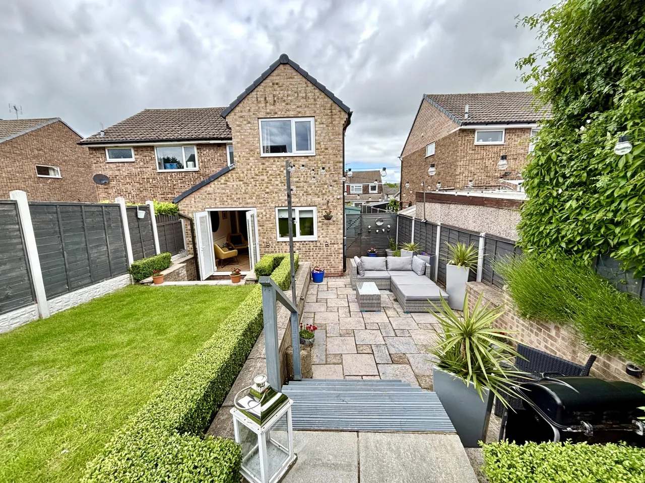 3 bed house for sale, West Lea Crescent, Yeadon, LS19