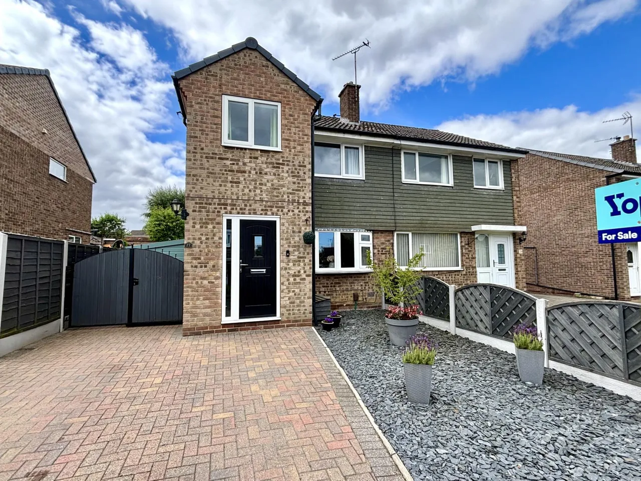 West Lea Crescent, Yeadon, LS19, photo 5