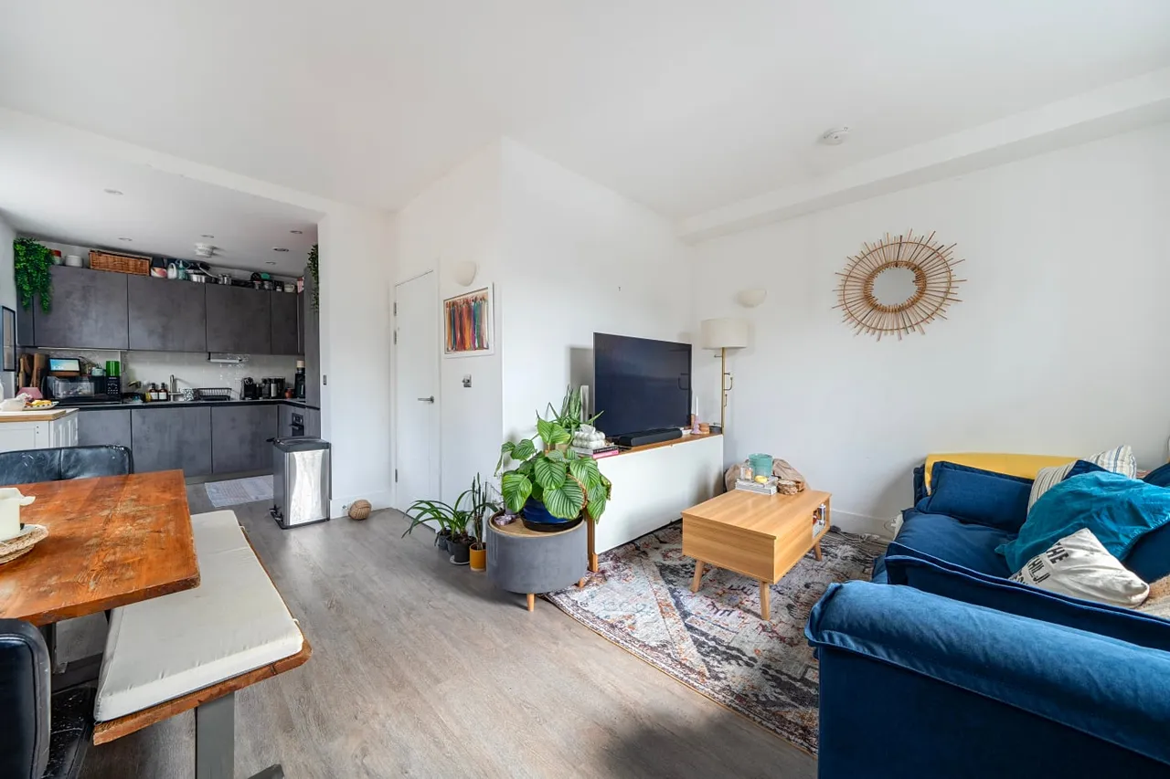 2 bed flat for sale, Wells Park Road, London, SE26