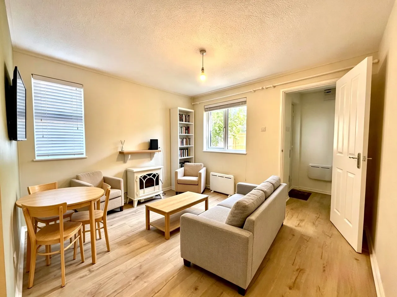 Friesland Close, Swindon, Wiltshire, SN5 5YG, photo 2