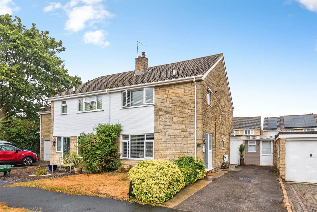 3 bed house for sale, Sellwood Drive, Carterton, OX18