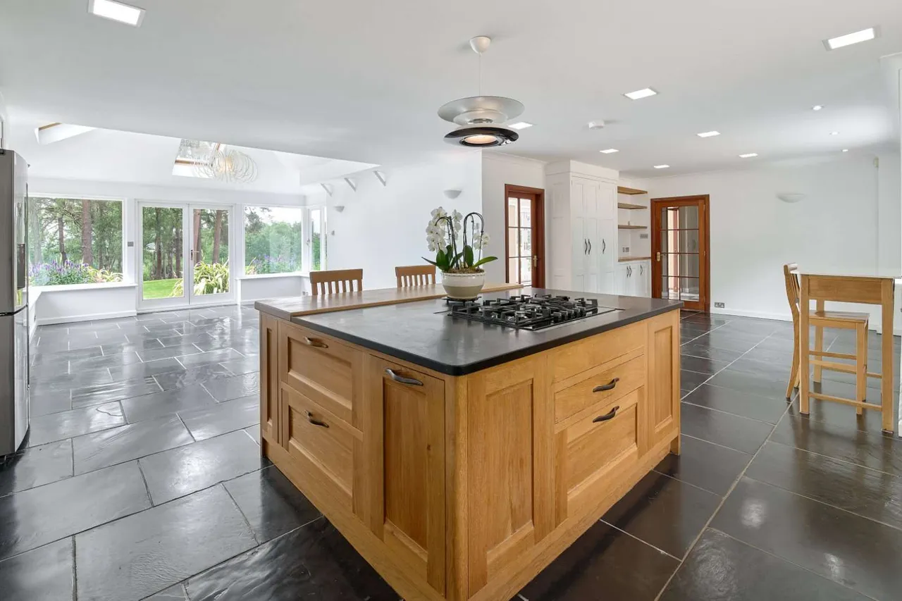 Woolmer Hill Road, Haslemere, GU27, photo 4