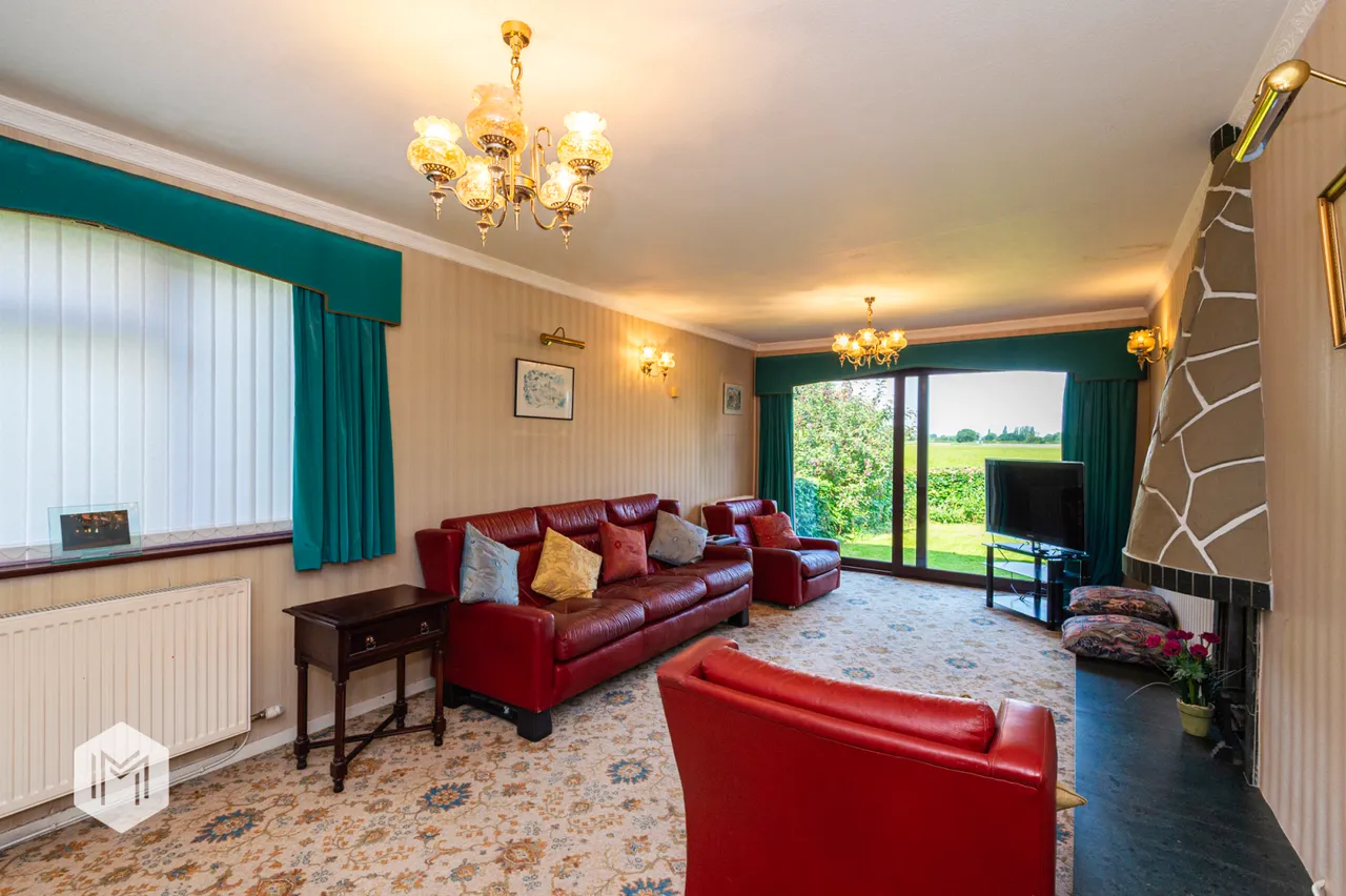 Waltham Avenue, Glazebury, Warrington, WA3 5NL, photo 2
