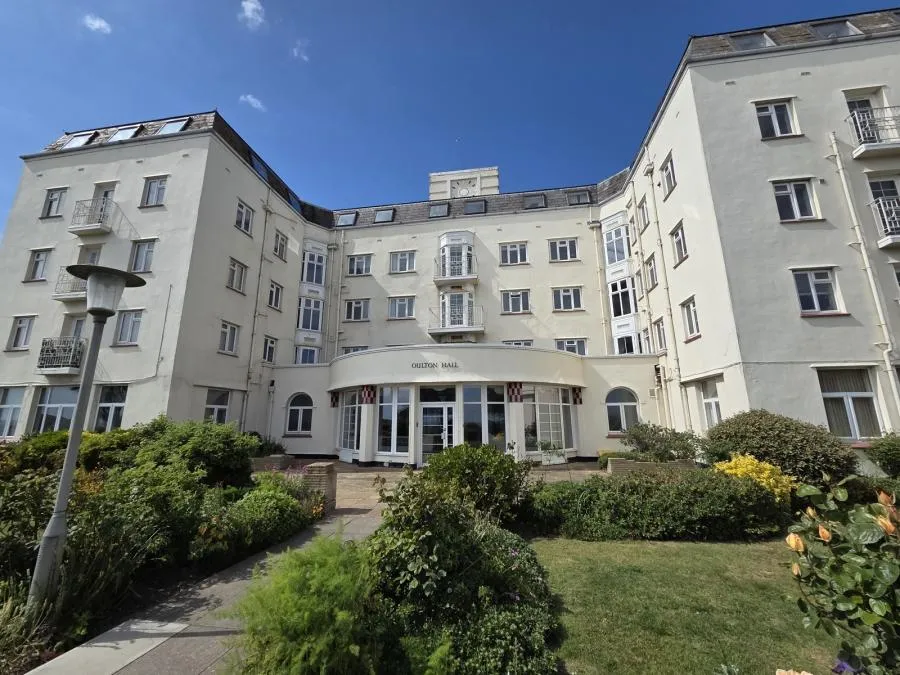 2 bed flat for sale, Marine Parade East, Clacton-on-Sea, CO15