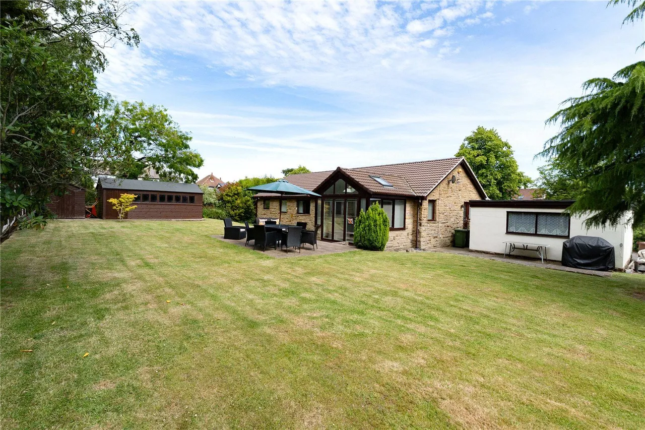 The Drive, Adel, LS16, photo 14