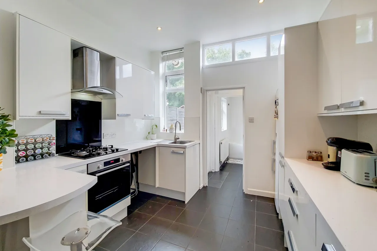 Mitcham, CR4, photo 2