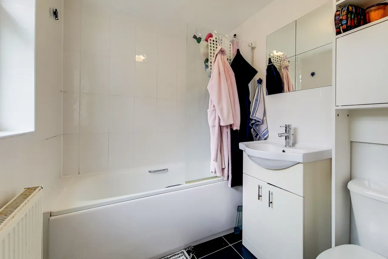 Mitcham, CR4, photo 7