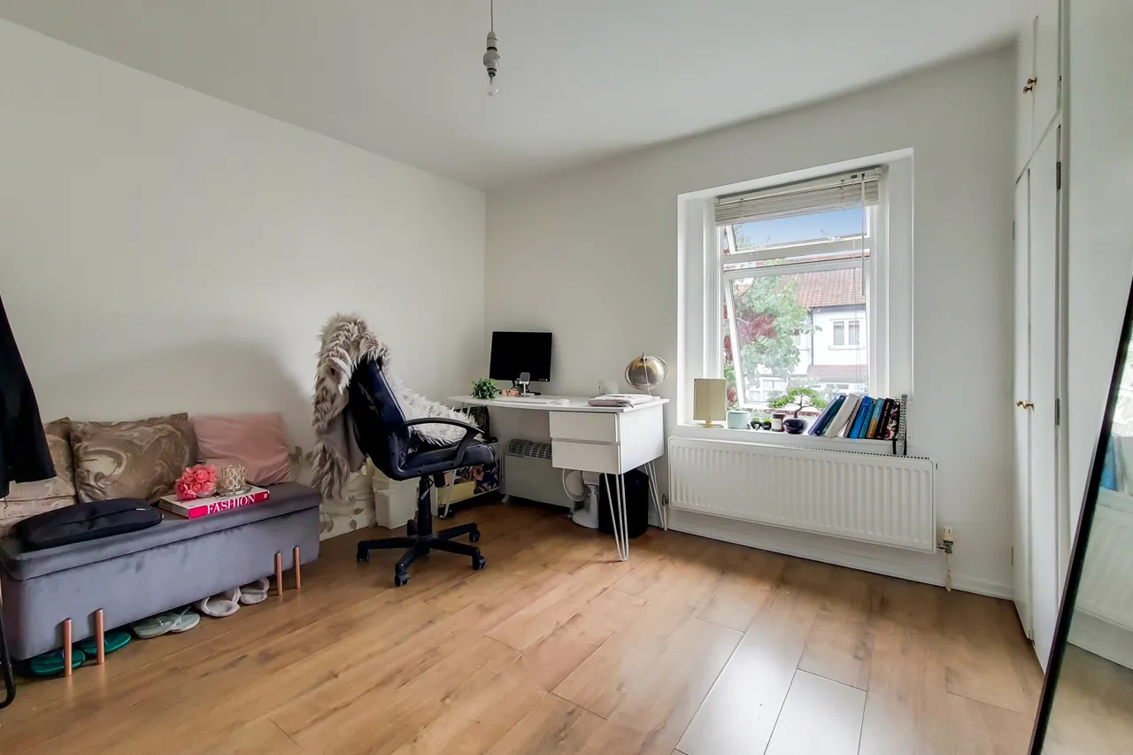 Mitcham, CR4, photo 9