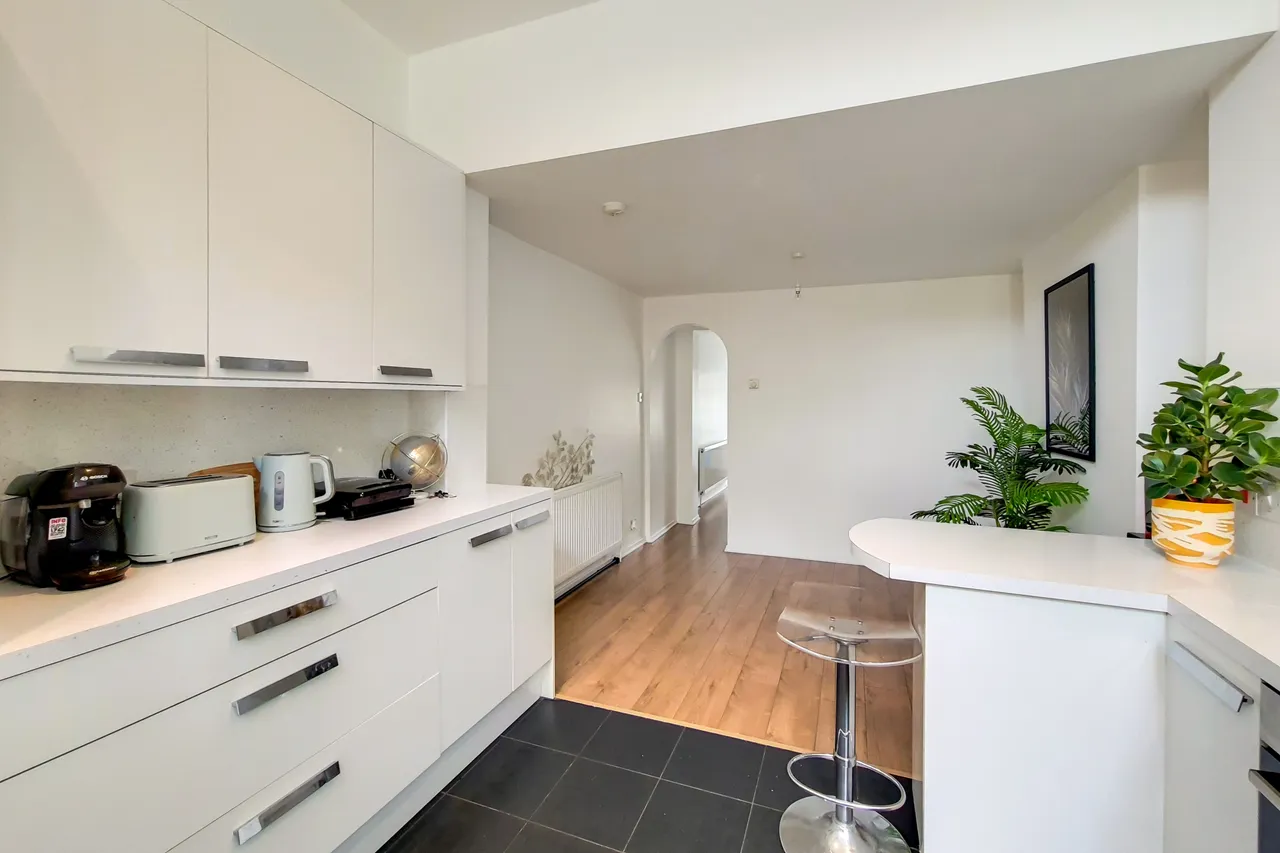 Mitcham, CR4, photo 3