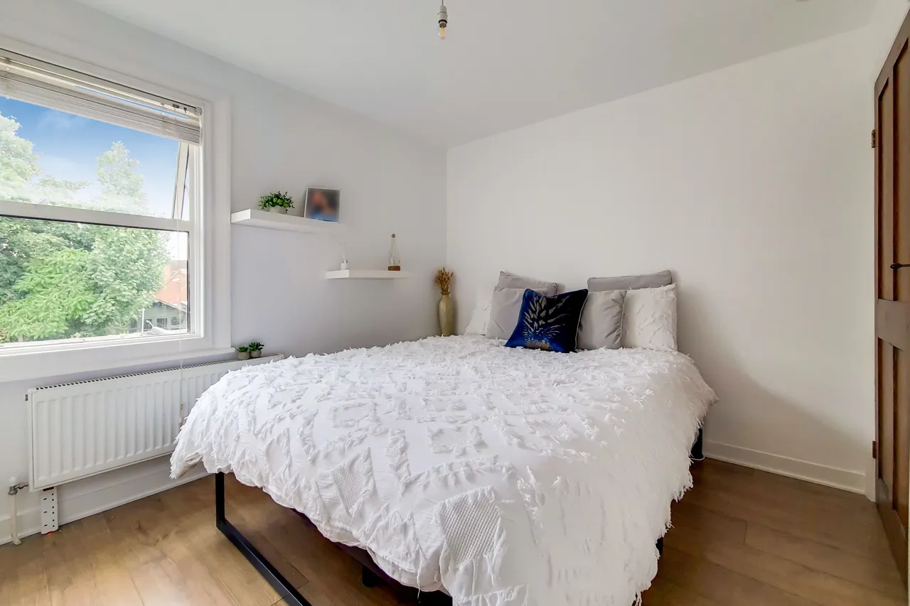 Mitcham, CR4, photo 8
