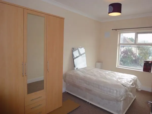 Northolt Road, Harrow, Middlesex, HA2 8EX, photo 2