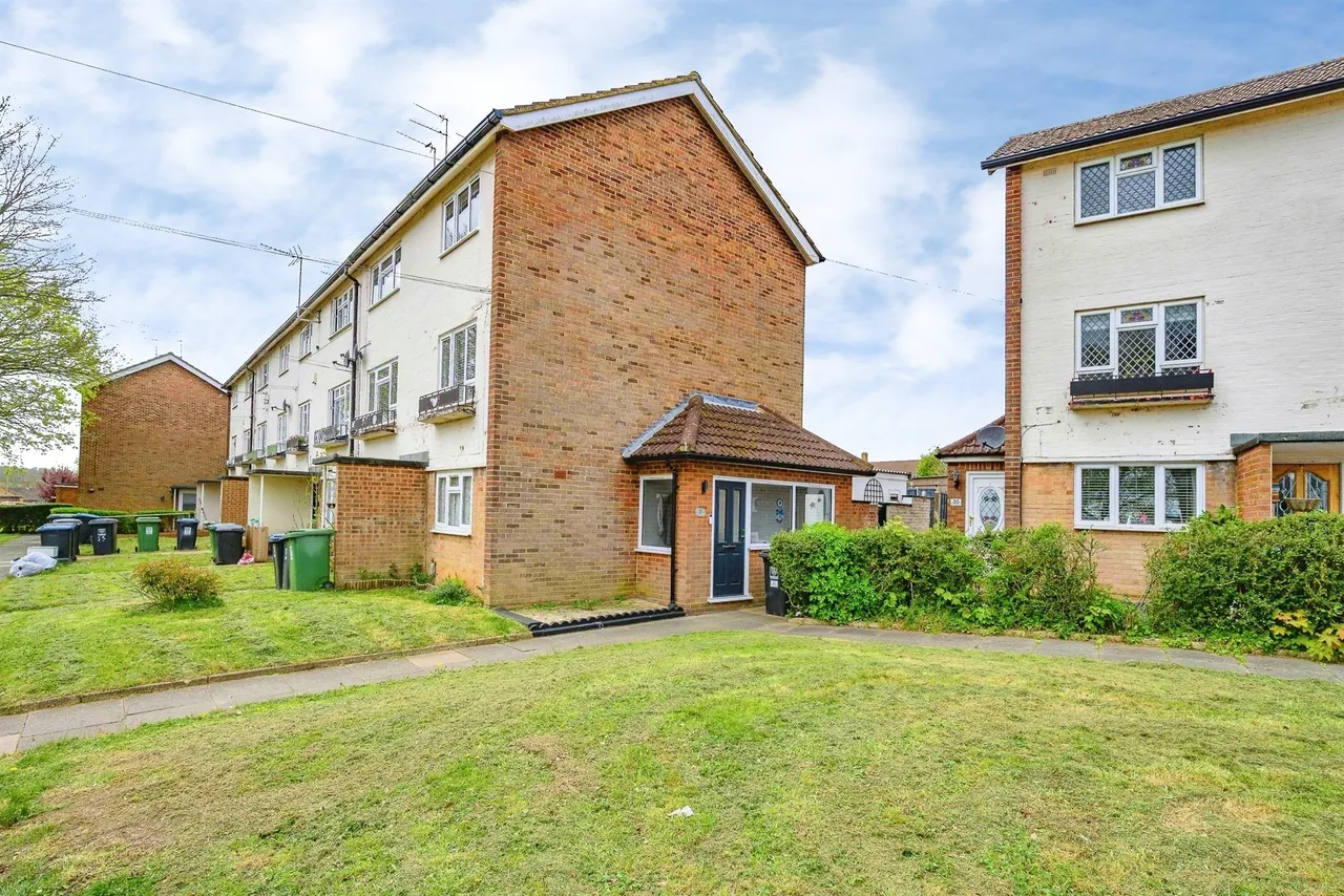 3 bed flat for sale — School Row, Hemel Hempstead