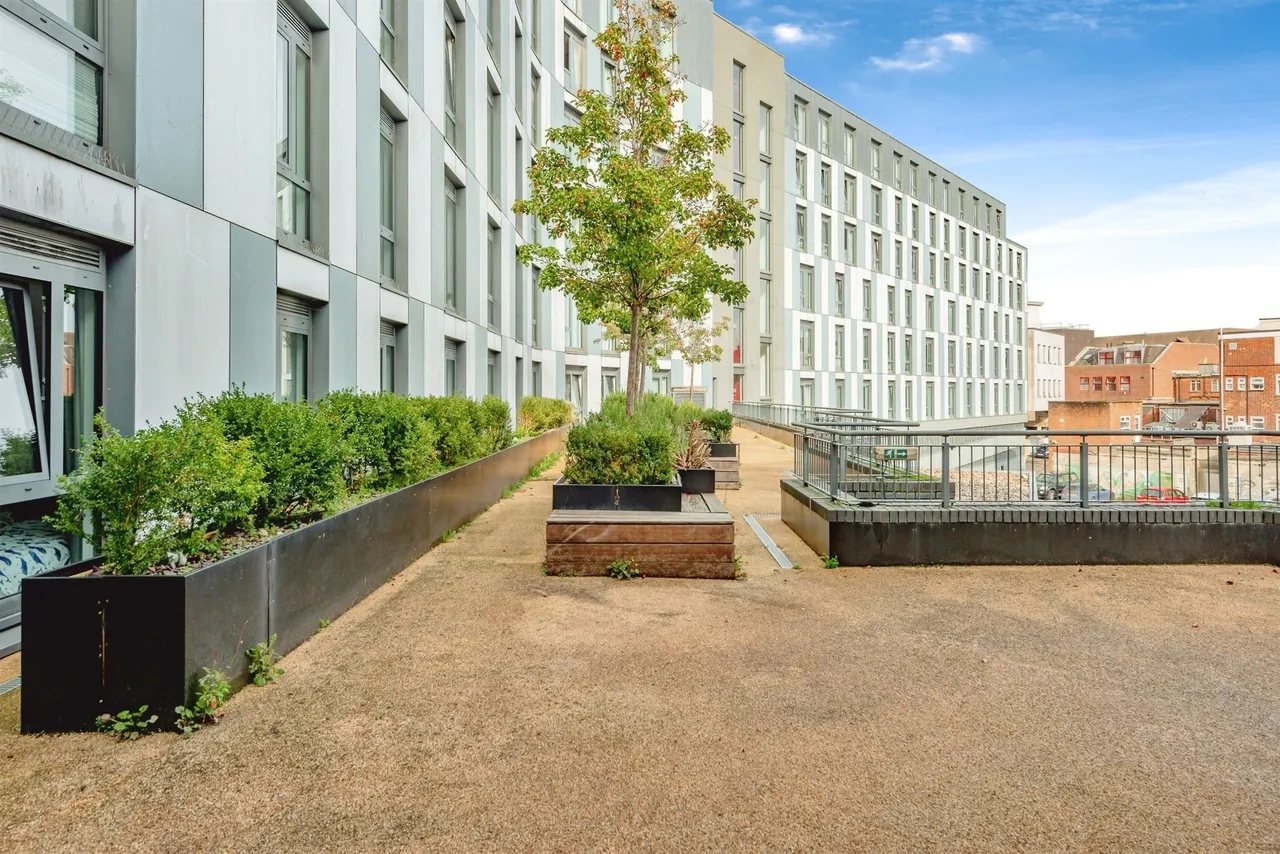 Queensway, Redhill, photo 12
