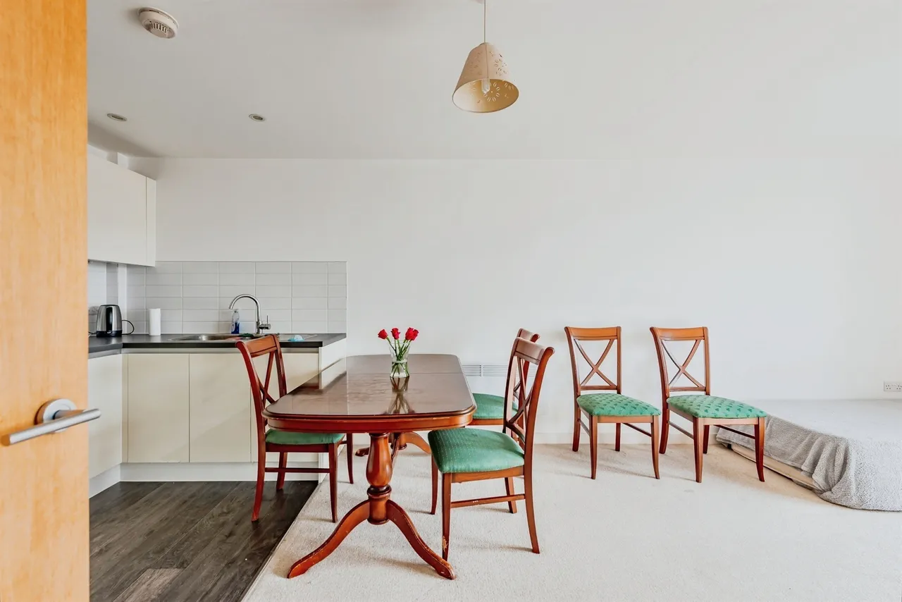 Queensway, Redhill, photo 5