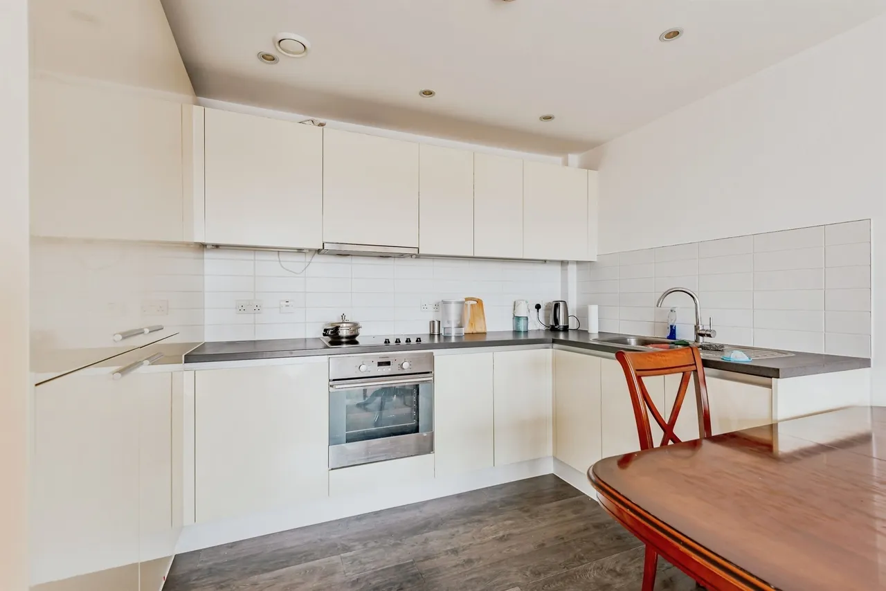 Queensway, Redhill, photo 4