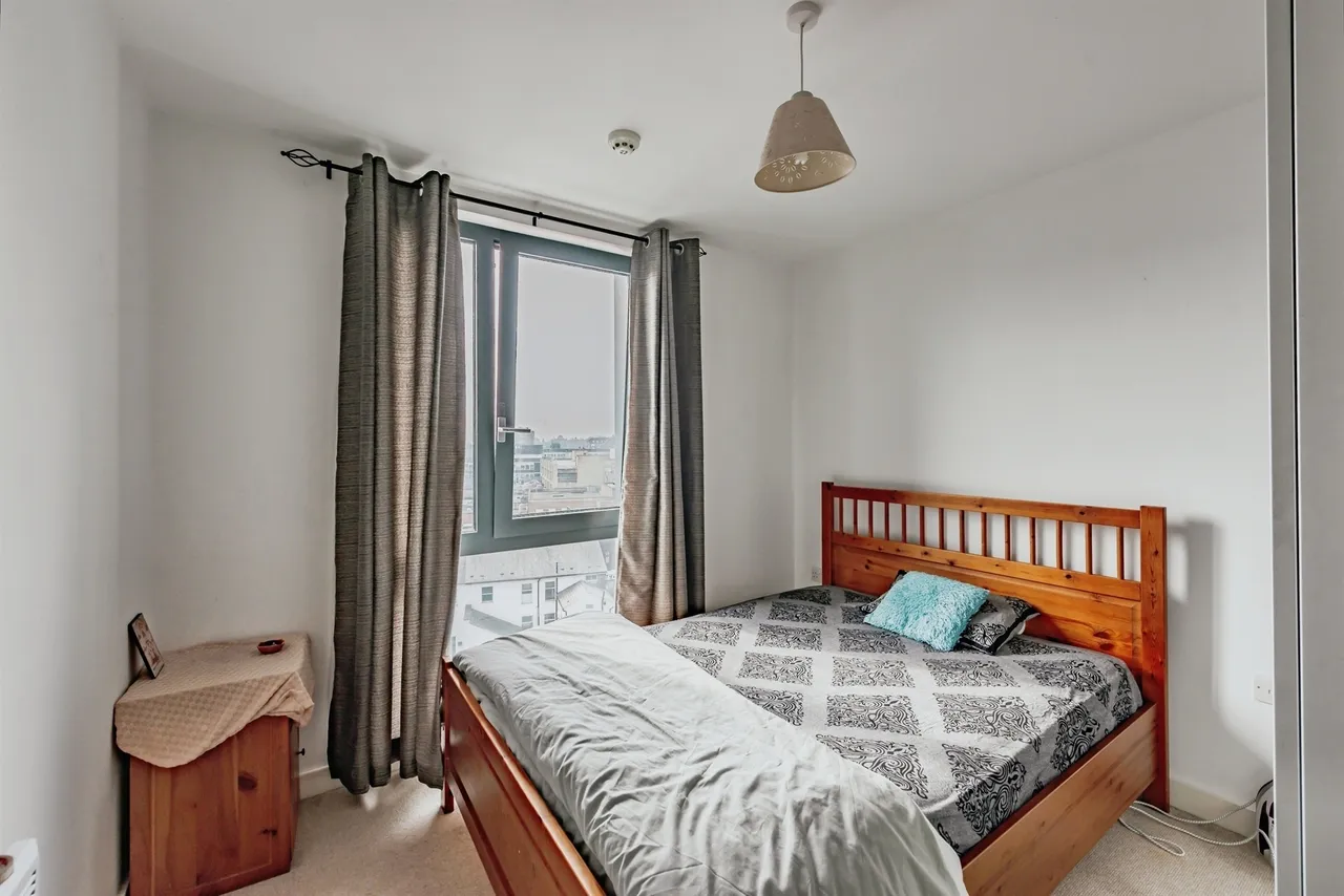 Queensway, Redhill, photo 7