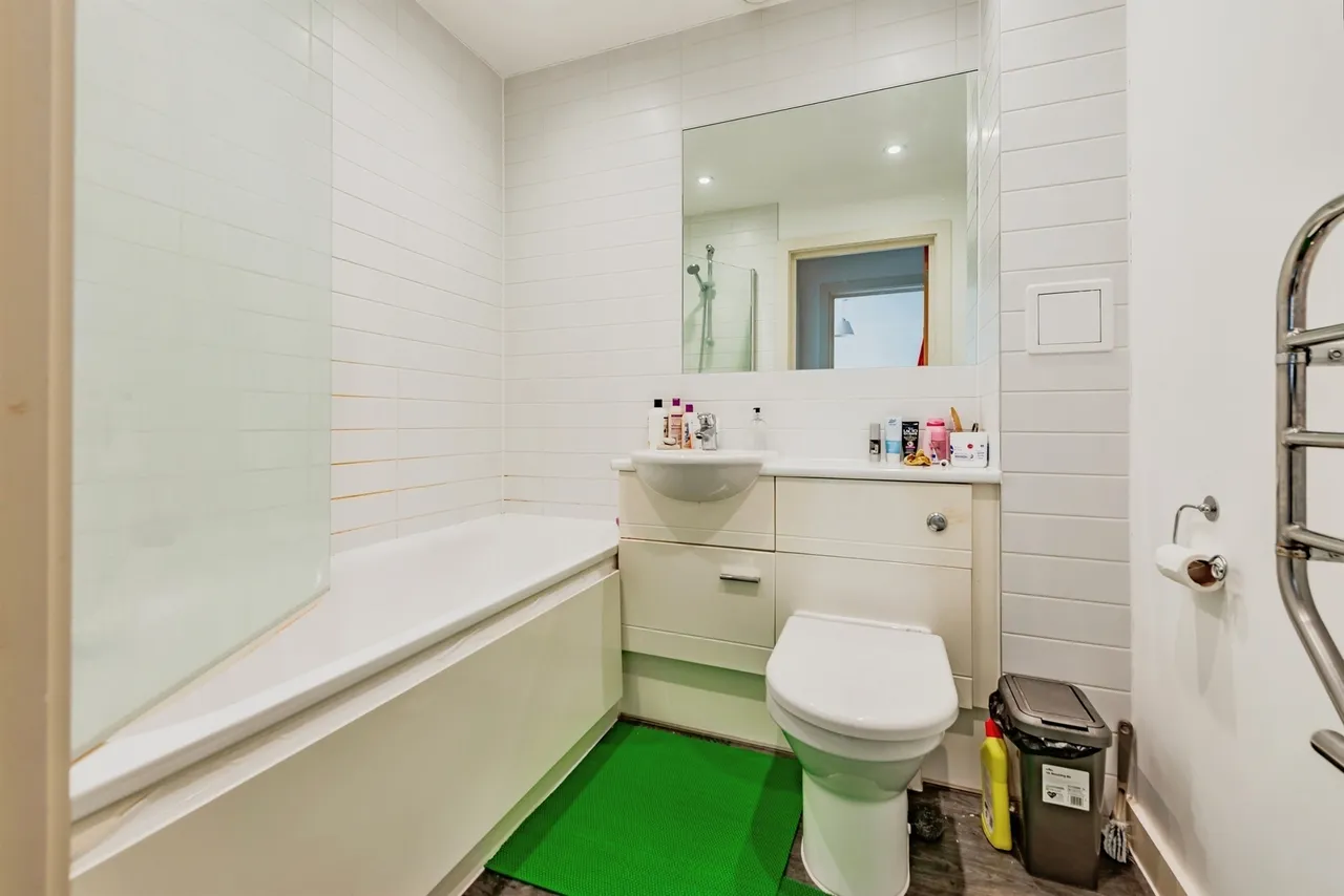 Queensway, Redhill, photo 9