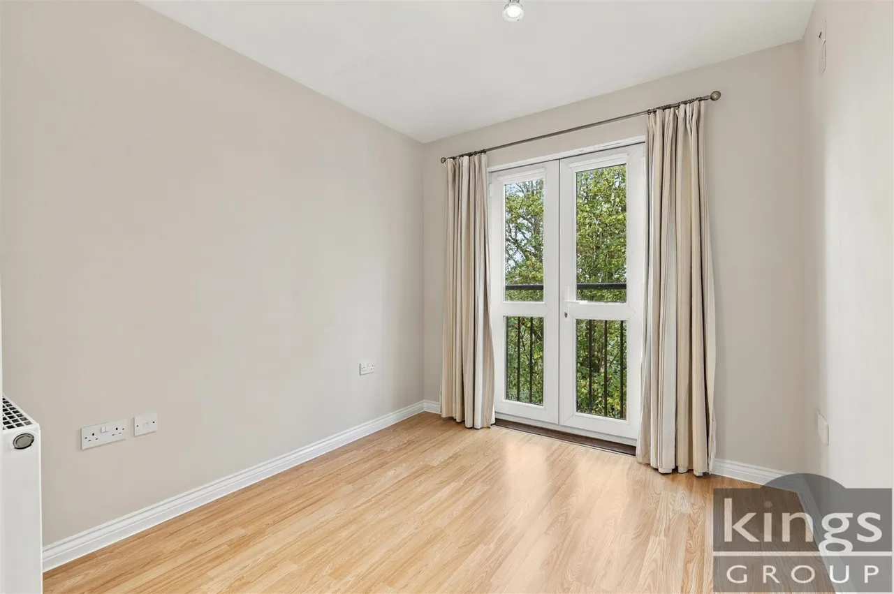 Cobham Close, Enfield, photo 9