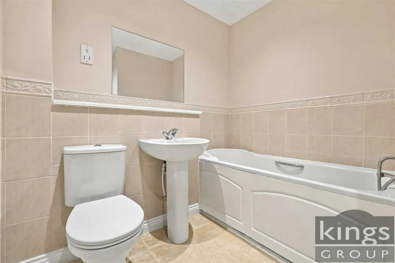 Cobham Close, Enfield, photo 13