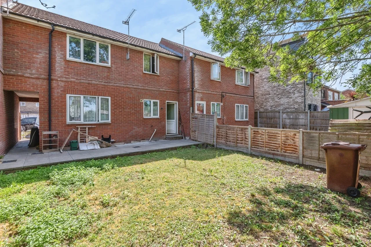 Portsea Road, Tilbury, Essex, RM18, photo 4