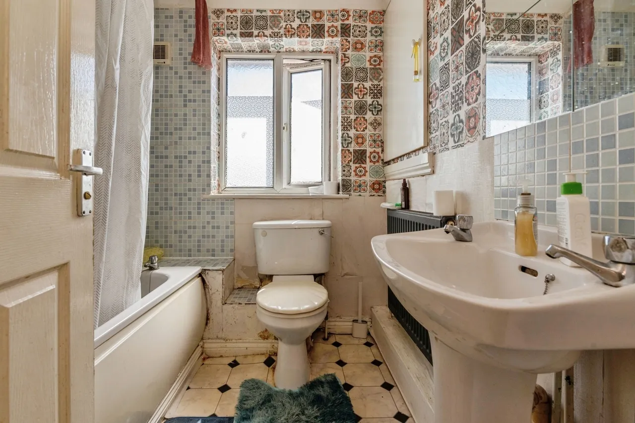 Portsea Road, Tilbury, Essex, RM18, photo 14
