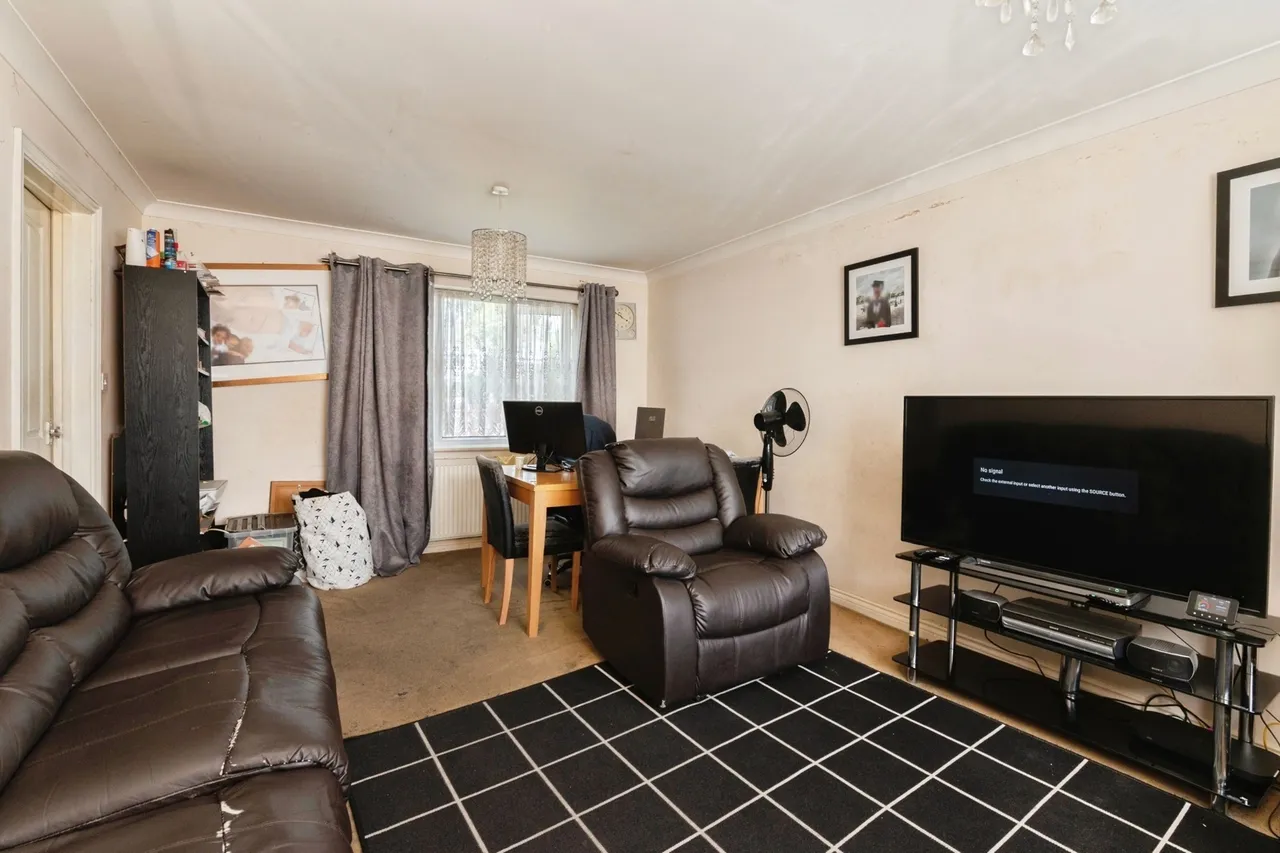 Portsea Road, Tilbury, Essex, RM18, photo 2