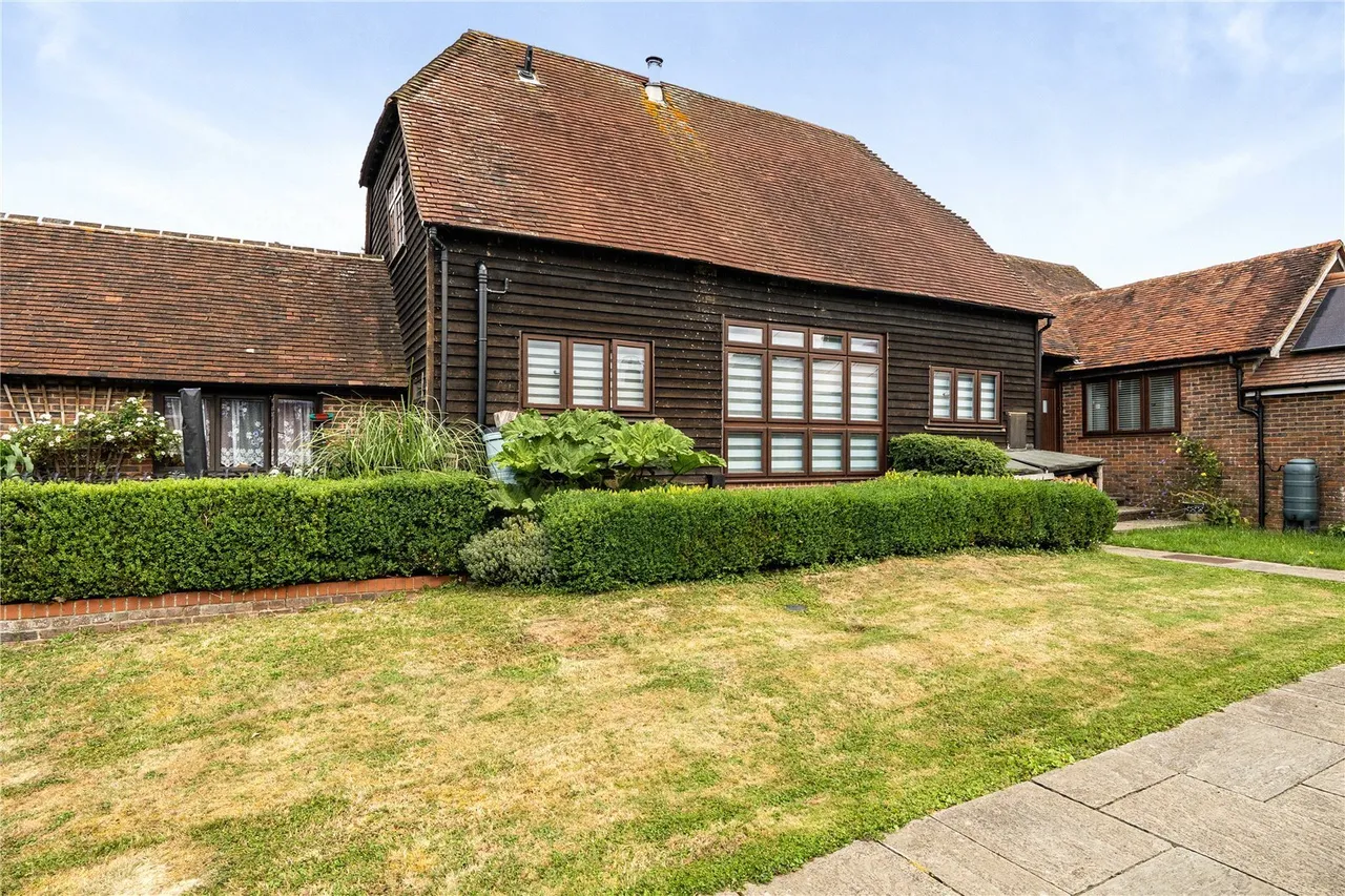 3 bed barn conversion for sale, Stonegate Court, Stonegate, TN5