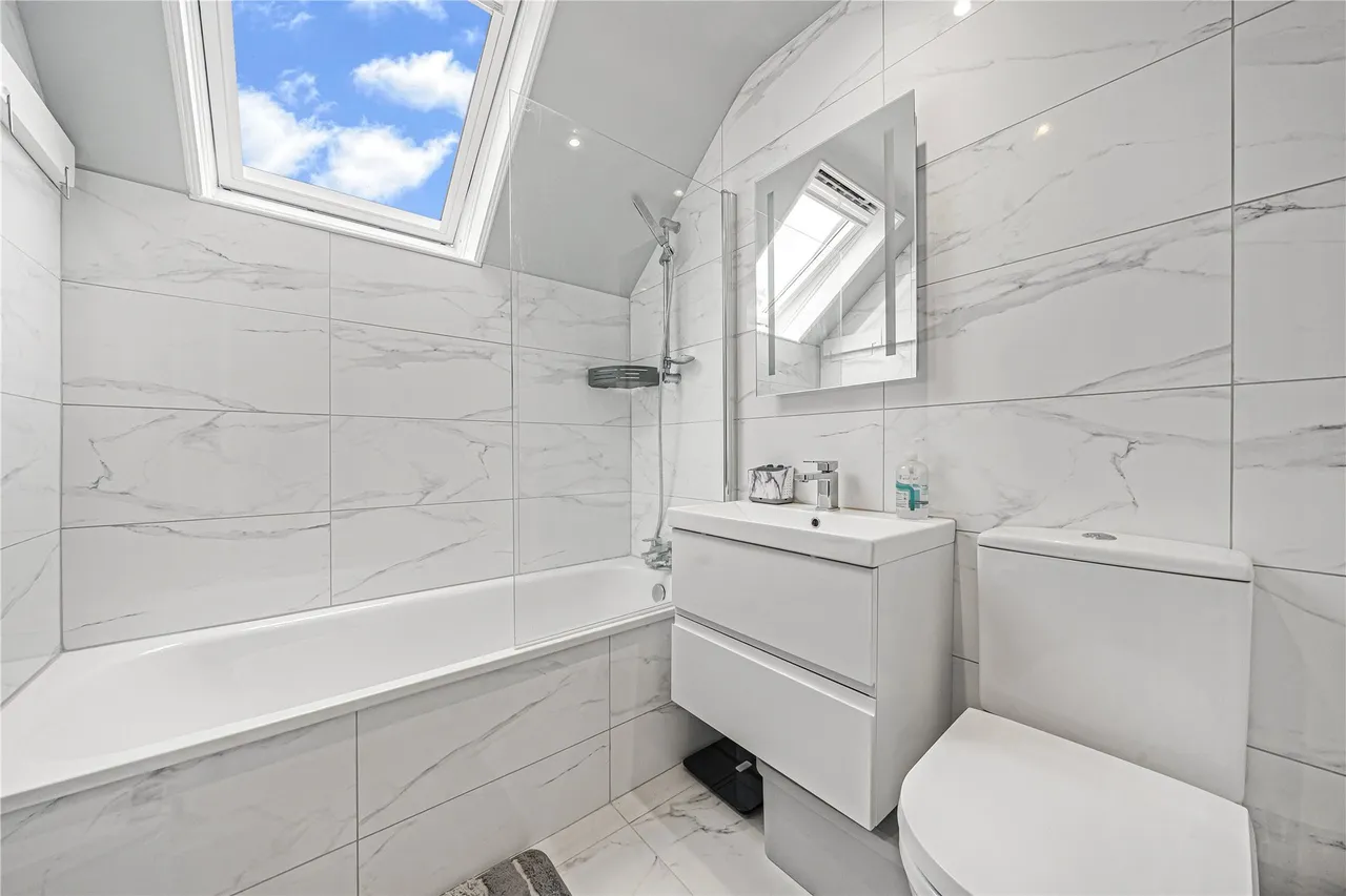 Hersham Road, Hersham, KT12, photo 8