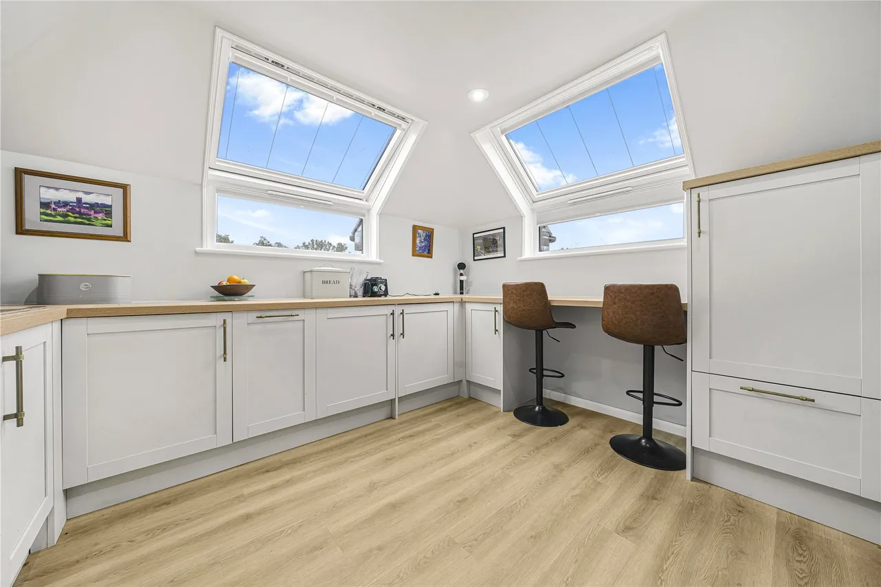 Hersham Road, Hersham, KT12, photo 10