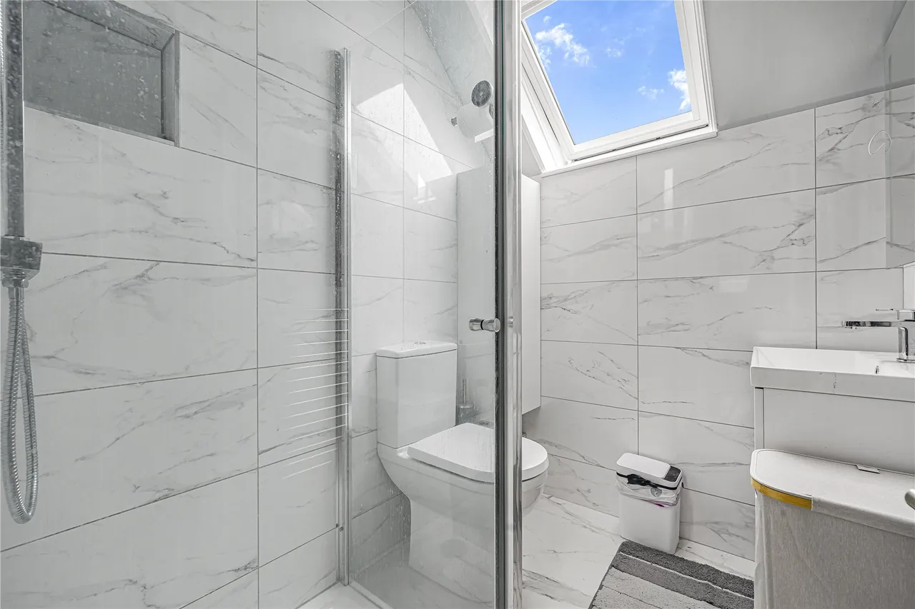 Hersham Road, Hersham, KT12, photo 12