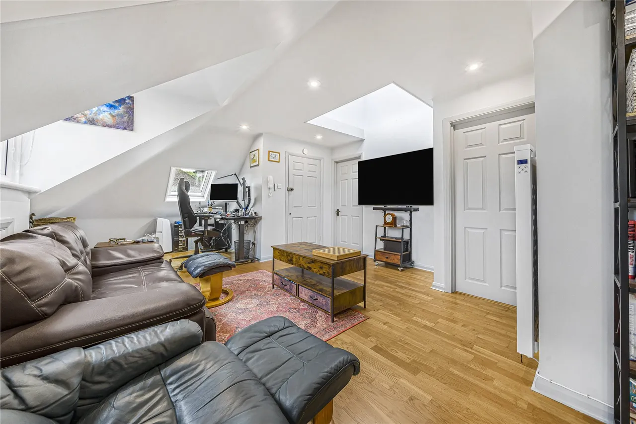 Hersham Road, Hersham, KT12, photo 5