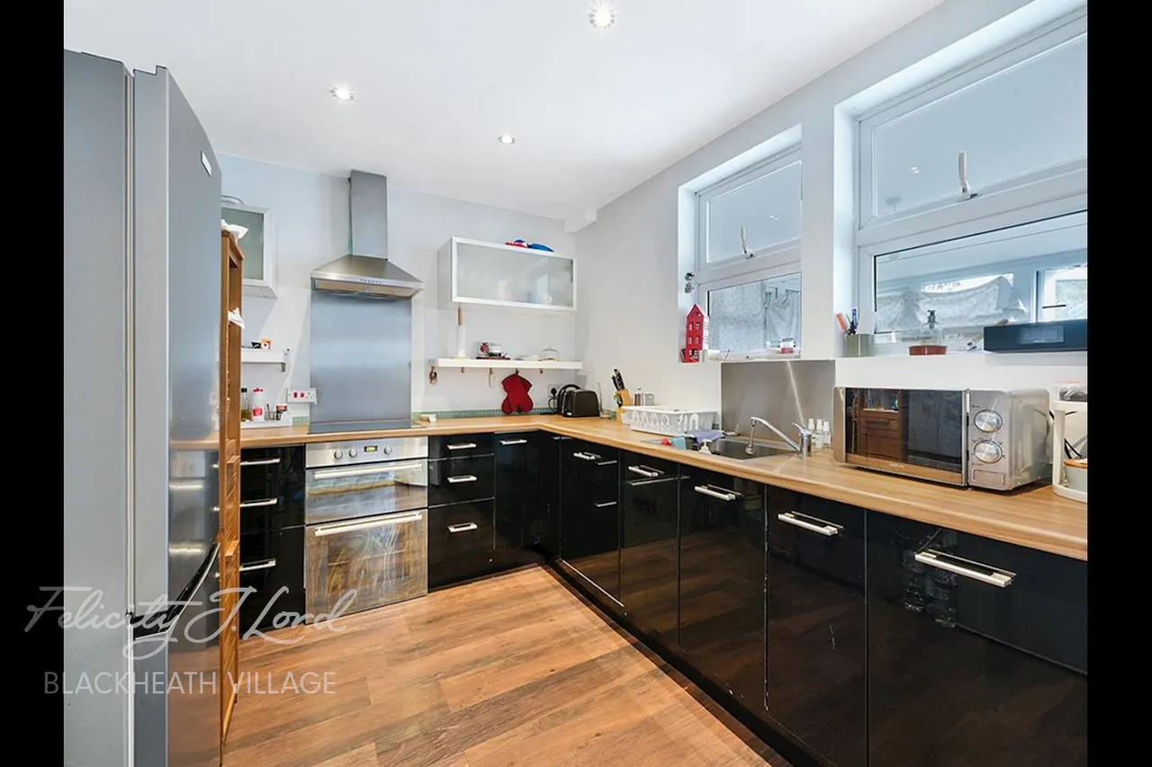Dursley Road, London, photo 2