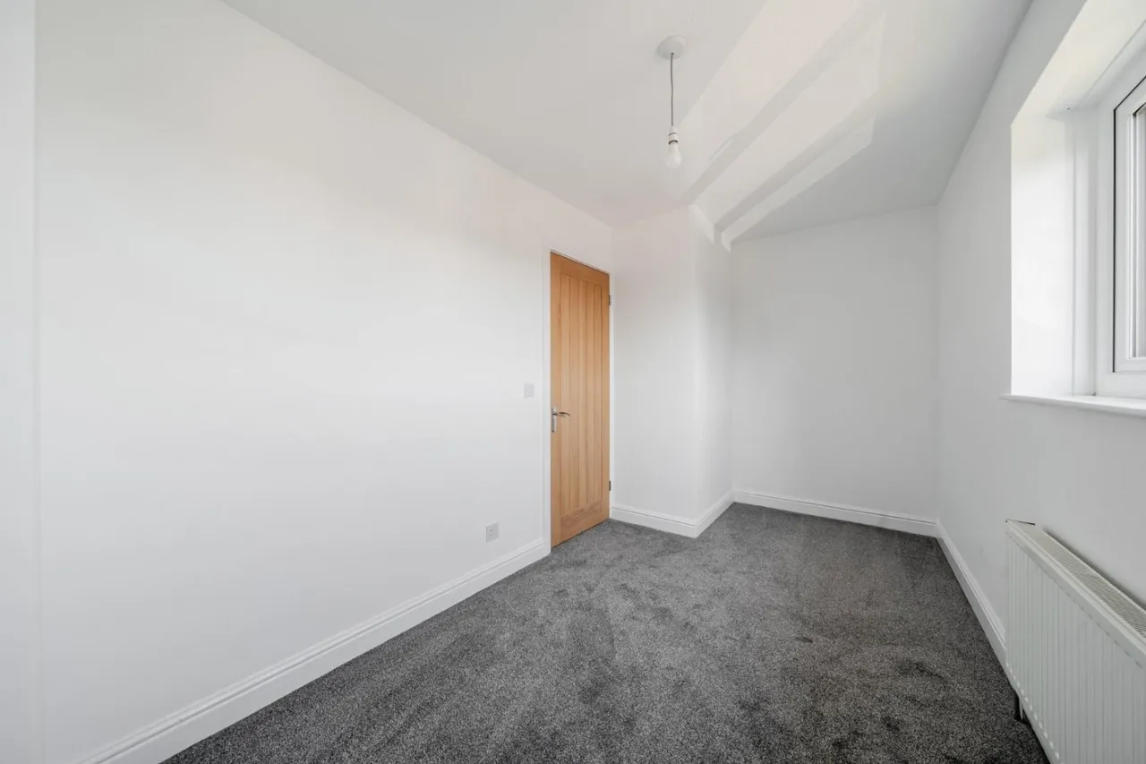 Queens Gardens, Hoyland, S74, photo 11