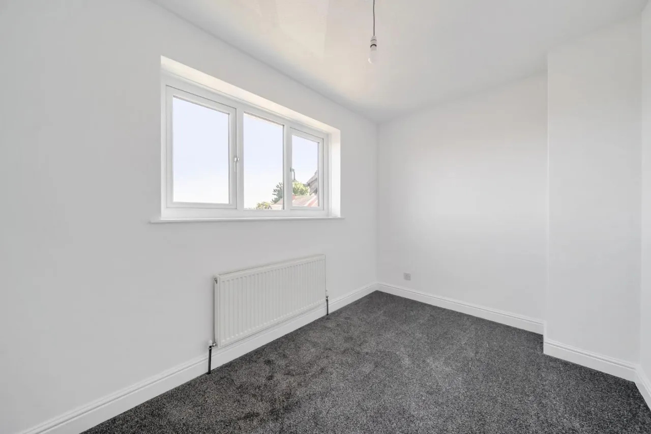 Queens Gardens, Hoyland, S74, photo 12