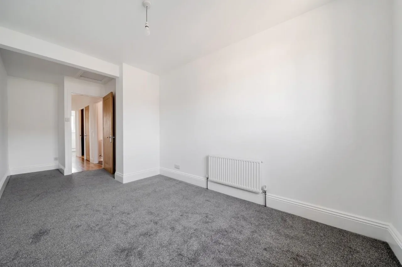Queens Gardens, Hoyland, S74, photo 9