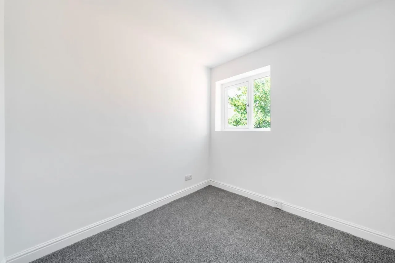 Queens Gardens, Hoyland, S74, photo 13