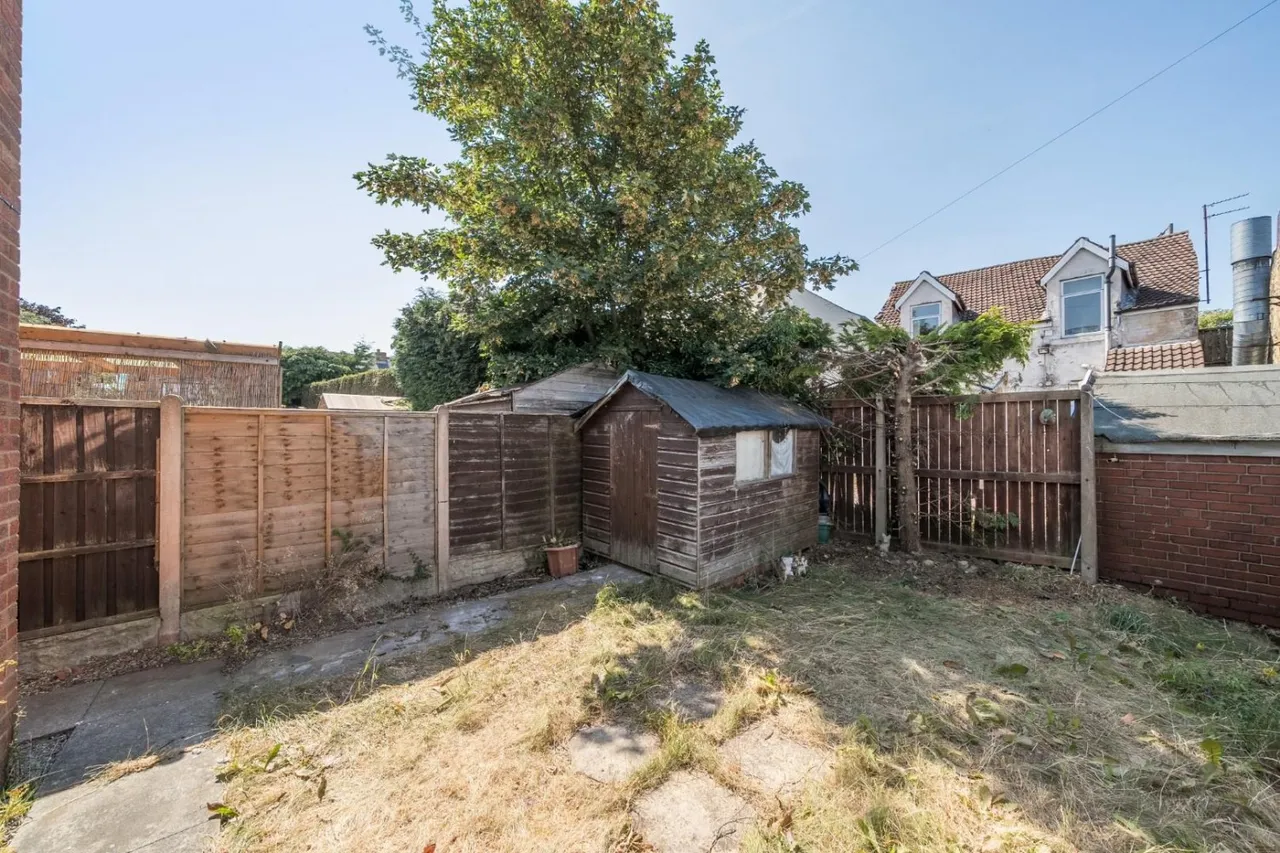 Queens Gardens, Hoyland, S74, photo 15