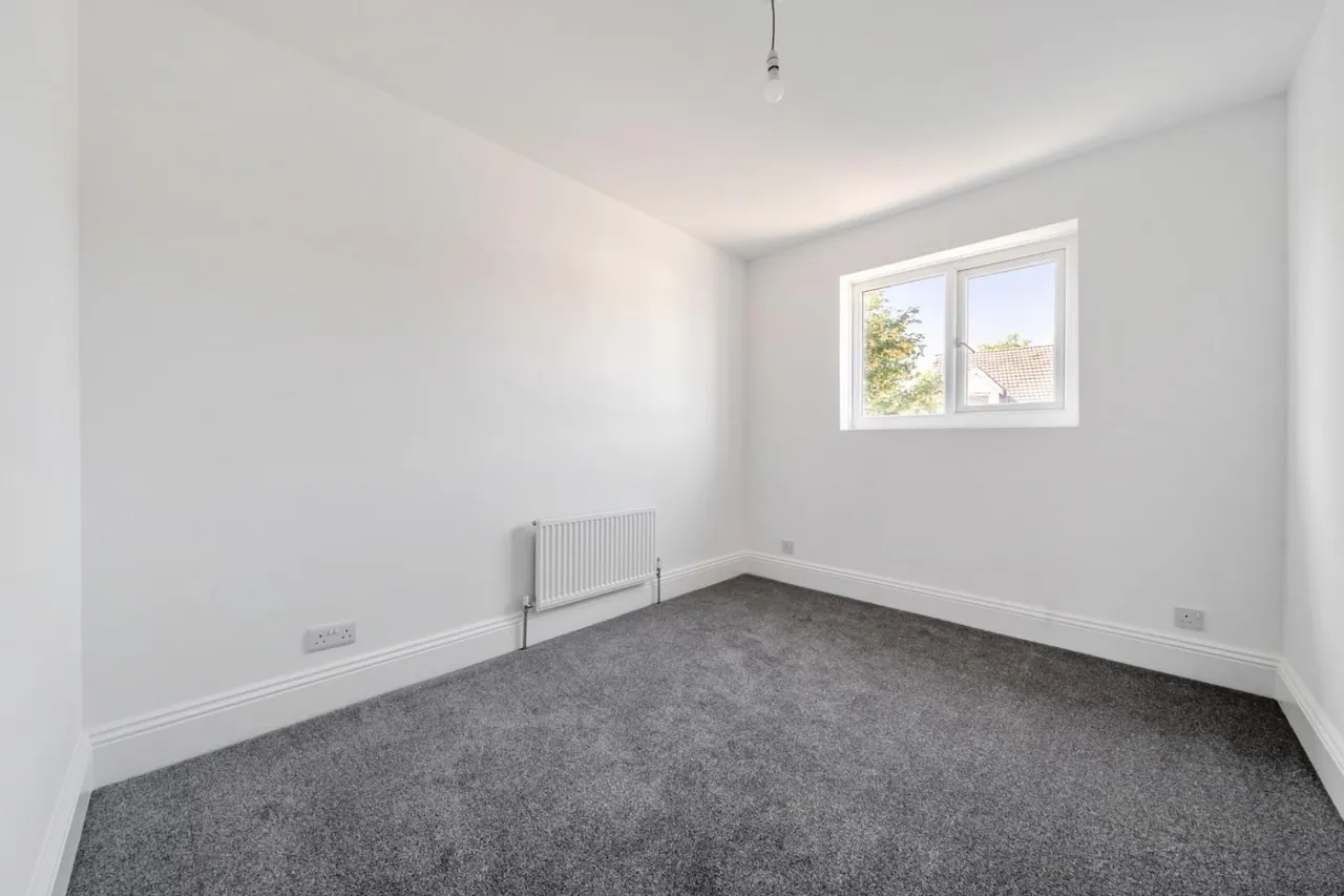 Queens Gardens, Hoyland, S74, photo 10