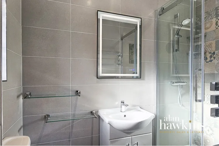 Lancaster Square, Lyneham, SN15, photo 21