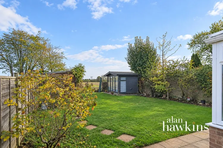 Lancaster Square, Lyneham, SN15, photo 3