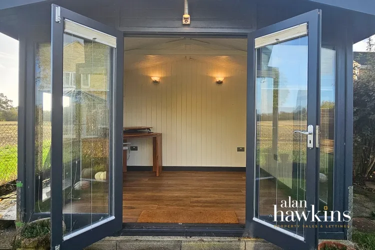 Lancaster Square, Lyneham, SN15, photo 6