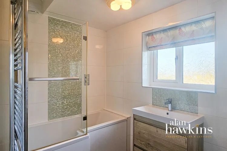 Lancaster Square, Lyneham, SN15, photo 16